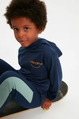 Oglanlar üçin kapýuşonly kofta TRENDYOLKIDS, Reňk: Indigo, Ölçeg: 5-6 ýaş