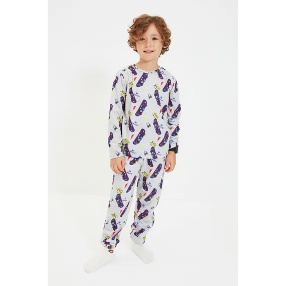 Oglanlar üçin pižama TRENDYOLKIDS, Reňk: Çal, Ölçeg: 5-6 ýaş