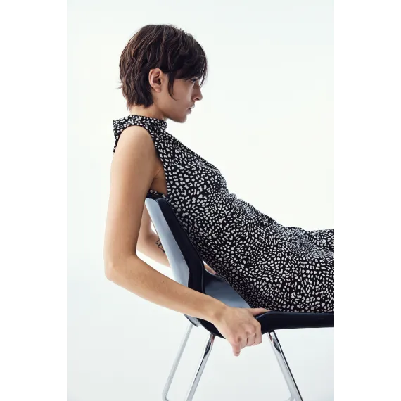 Платье с драпировкой и полурыбьим воротником H&M, Цвет: Черный, Размер: M - в интернет-магазине Туркменистана Wabrum Платье с драпировкой и полурыбьим воротником H&M, Цвет: Черный, Размер: M