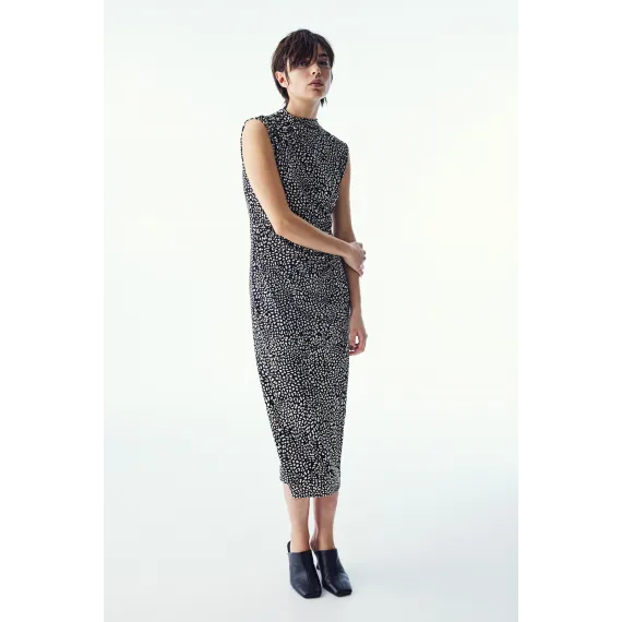 Платье с драпировкой и полурыбьим воротником H&M, Цвет: Черный, Размер: M, изображение 3 - в интернет-магазине Туркменистана Wabrum Платье с драпировкой и полурыбьим воротником H&M, Цвет: Черный, Размер: M, изображение 3