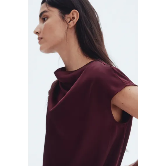 Блузка атласная с рукавом-колокол H&M, Цвет: Бордовый, Размер: XS, изображение 4 - в интернет-магазине Туркменистана Wabrum Блузка атласная с рукавом-колокол H&M, Цвет: Бордовый, Размер: XS, изображение 4