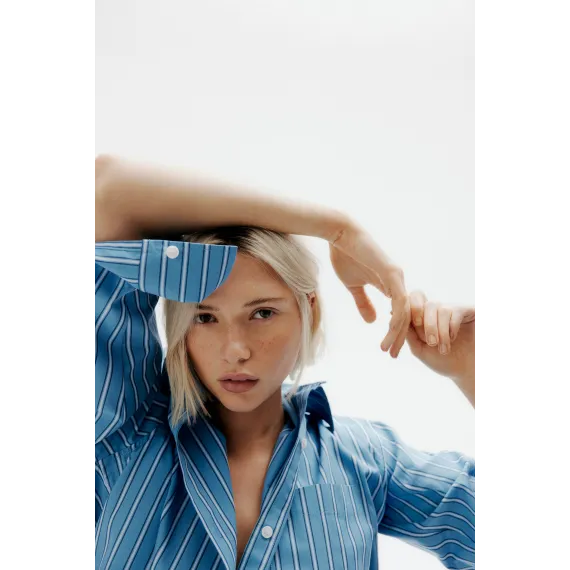 Рубашка оверсайз хлопковая H&M, Цвет: Синий, Размер: S, изображение 2 - в интернет-магазине Туркменистана Wabrum Рубашка оверсайз хлопковая H&M, Цвет: Синий, Размер: S, изображение 2