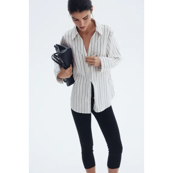 Блузка V-образного выреза H&M, Цвет: Белый, Размер: XS, изображение 2 - в интернет-магазине Туркменистана Wabrum Блузка V-образного выреза H&M, Цвет: Белый, Размер: XS, изображение 2