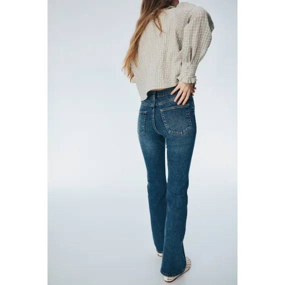 Джинсы фларед высокие H&M, Цвет: Синий, Размер: 46, изображение 5 - в интернет-магазине Туркменистана Wabrum Джинсы фларед высокие H&M, Цвет: Синий, Размер: 46, изображение 5