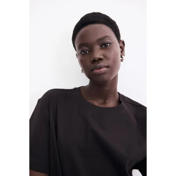 Платье-футболка H&M, Цвет: Коричневый, Размер: XL, изображение 4 - в интернет-магазине Туркменистана Wabrum Платье-футболка H&M, Цвет: Коричневый, Размер: XL, изображение 4