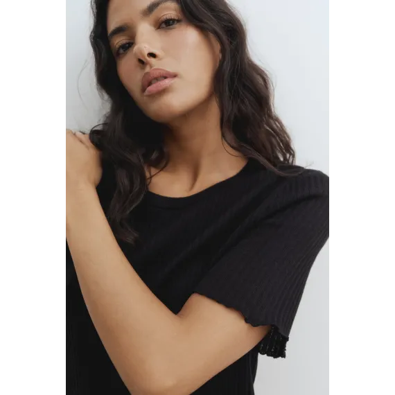 Платье футболка с резиновой вязкой H&M, Цвет: Черный, Размер: XS, изображение 2 - в интернет-магазине Туркменистана Wabrum Платье футболка с резиновой вязкой H&M, Цвет: Черный, Размер: XS, изображение 2